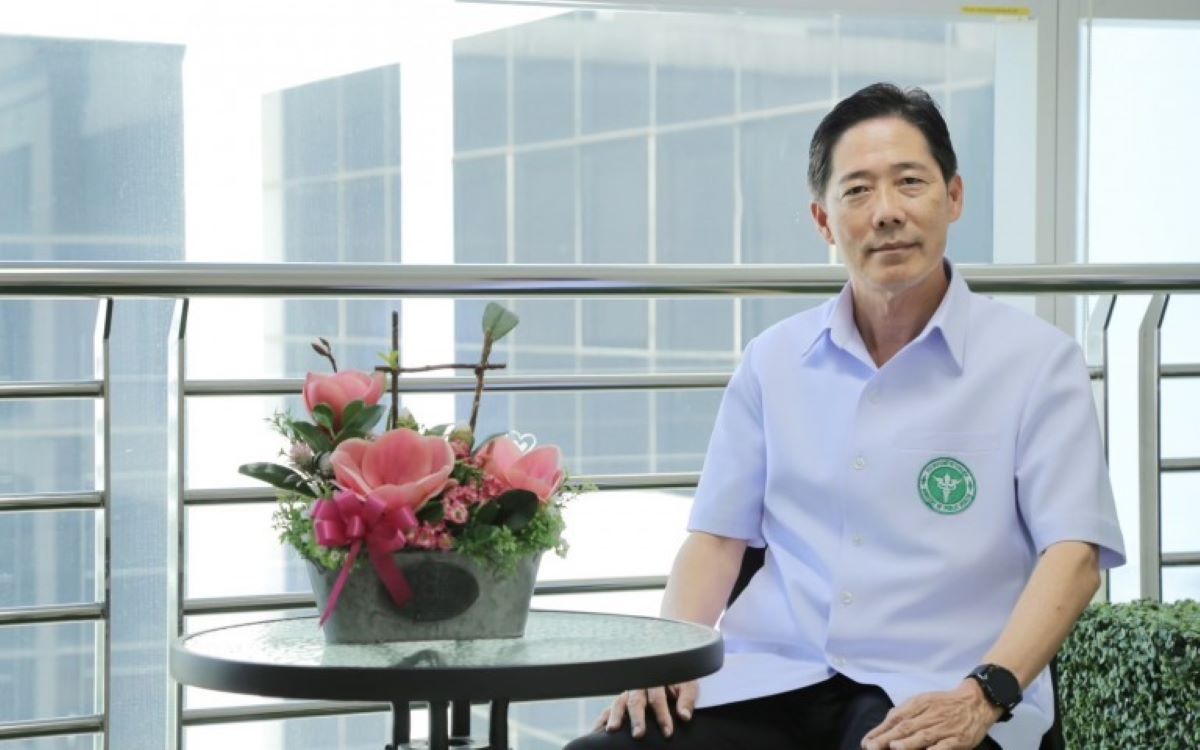 นายแพทย์ธเรศ กรัษนัยรวิวงค์